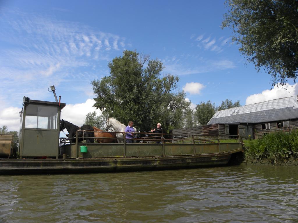 Hotel de Brabantse Biesbosch Werkendam Exterior foto